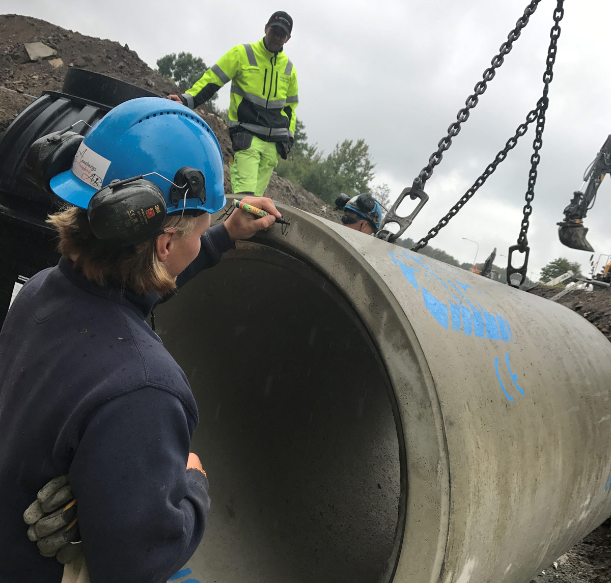 Viktor Skriver Pc3a5 Rc3b6r I Varberg1